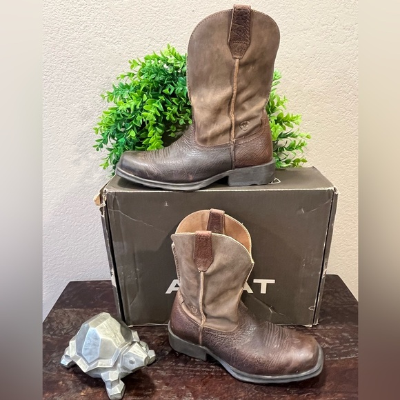 ARIAT RAMBLER WESTERN/COWBOY/RIDING BOOTS - Picture 2 of 16